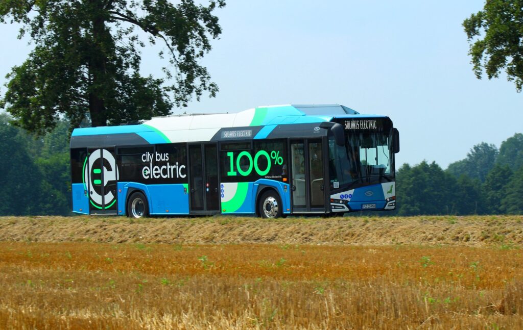 Ônibus elétrico Solaris Urbino 12 sendo testado em Tartu, Estônia. Foto: sustainable-bus.com
